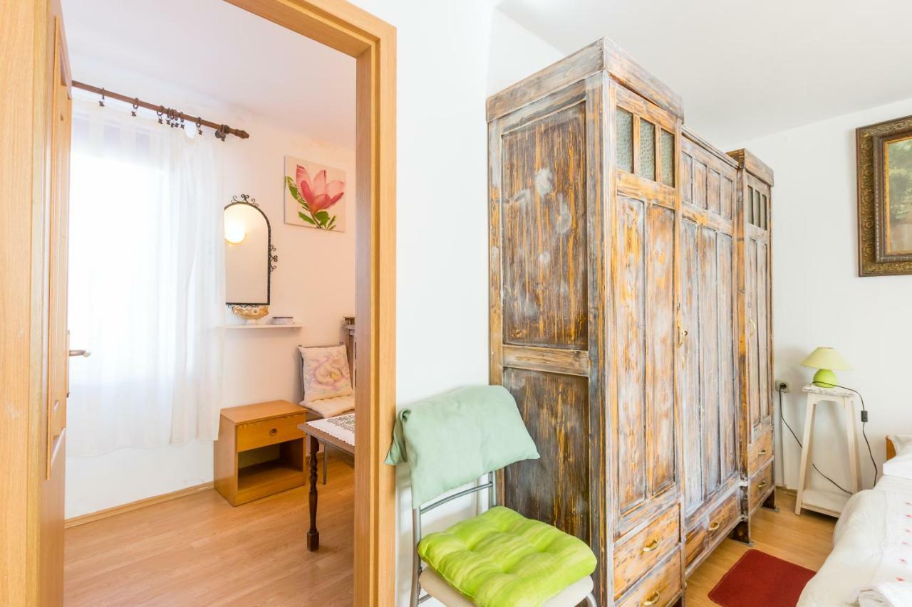 Beautiful Rustical Apt Ana In The Heart Of Rovinj Exterior photo