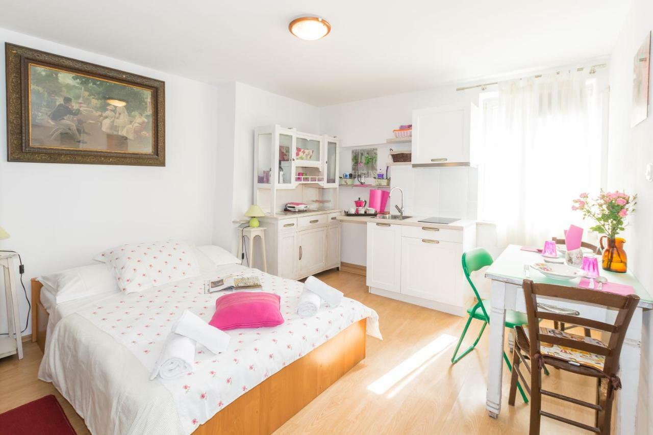 Beautiful Rustical Apt Ana In The Heart Of Rovinj Exterior photo