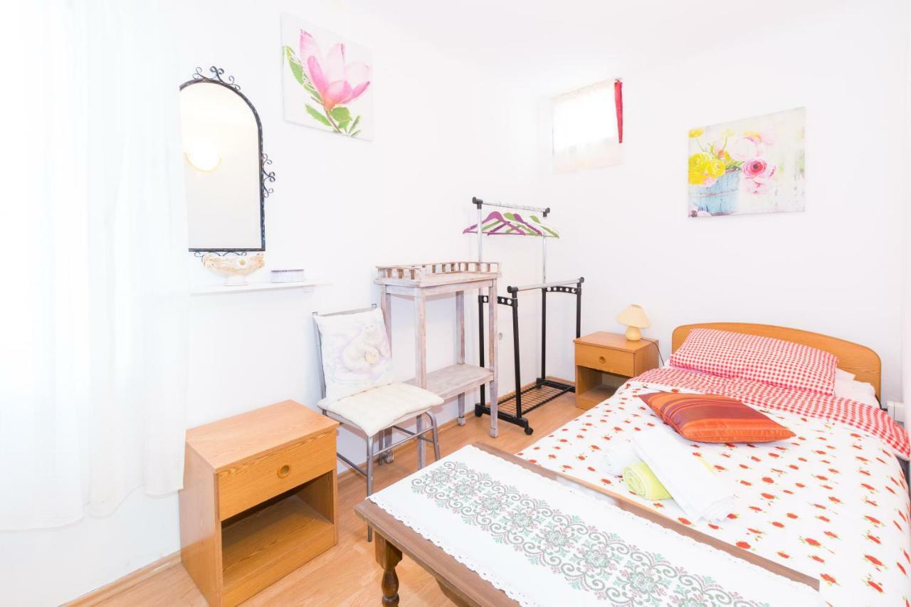 Beautiful Rustical Apt Ana In The Heart Of Rovinj Exterior photo